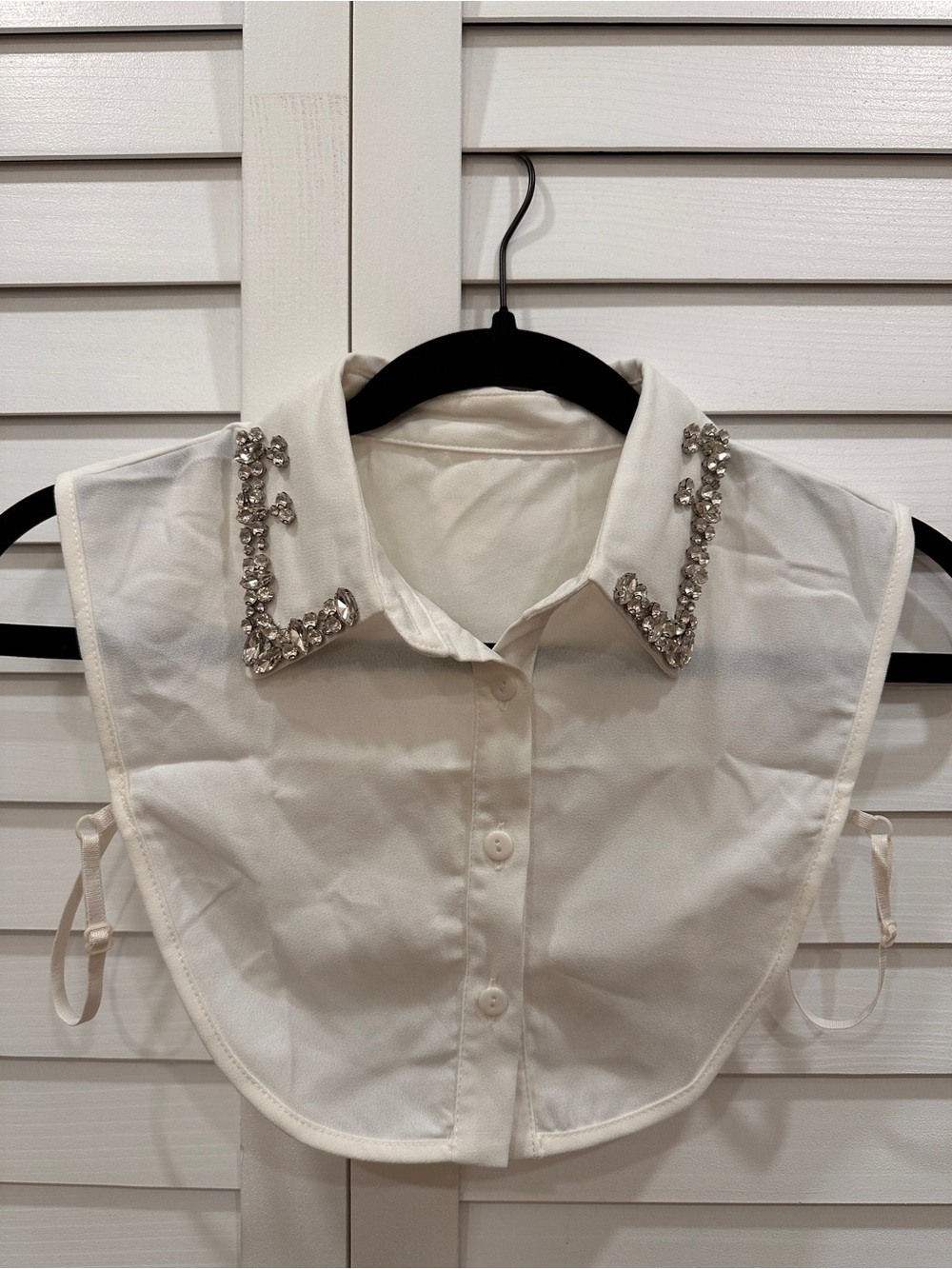 Embellished with rhinestone White Dickey collar